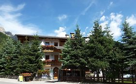 Chalet Brigitte B&B Arabba Exterior photo