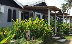 Pondok Muara Chalet Motel Pantai Cenang  Exterior photo