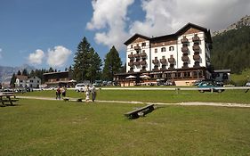 Hotel Lavaredo Misurina Exterior photo