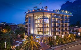 Hotel Kristal Palace - Tonelli Hotels - Adult Friendly Riva del Garda Exterior photo