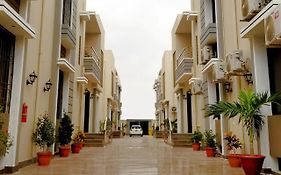 Zifan Hotel & Suites Karacsi Exterior photo