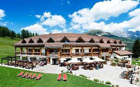 Hotel Cendevaves Santa Cristina Val Gardena Exterior photo