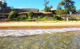 Casa Na Praia Tofo- Beach Front Hotel Exterior photo