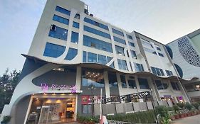 Regenta Inn Vadodara, 500M From Railway Station Exterior photo