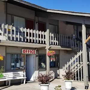 Slumber Lodge Williams Lake Exterior photo