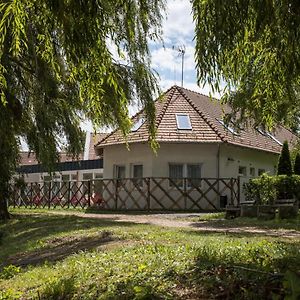 Tó-Part Panzió Kőszeg Apartman Exterior photo