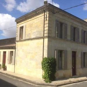 Au Coeur Des Vignobles Panzió Saint-Estèphe Exterior photo