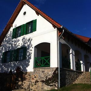 Kolonics Pincészet Vendégház Somló Panzió Somlovasarhely Exterior photo