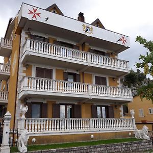 Il Palazzo Di Michele Panzió Pescopagano Exterior photo