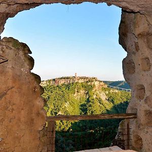 La Grotta Su Civita Panzió Lubriano Exterior photo