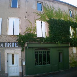 Ancien Cafe De La Mairie Panzió Monesties Exterior photo