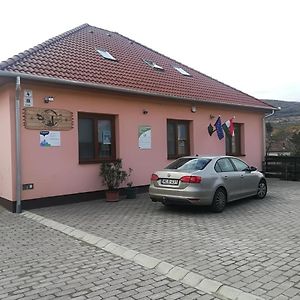 Vár-Liget Vendégház Hotel Kisnána Exterior photo