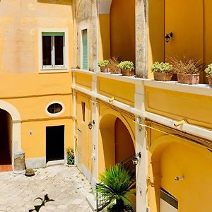 Palazzo Benucci - Residenza Di Charme Panzió Santa Maria Capua Vetere Exterior photo