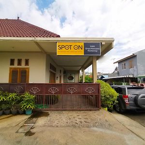 Spot On 2490 Griya Kencana Homestay Banyuwangi  Exterior photo