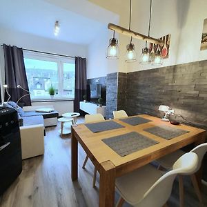 Moderne Wohlfuehloase Zentral In Seenaehe - Pillow Menu, 2 Stk 55" Smart Tvs, Netflix, Disneyplus Uvm Apartman Wetter  Exterior photo