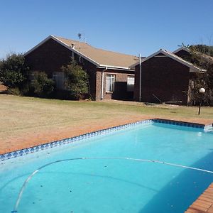 House, Cottage And Contractors Manor Meyerton Exterior photo