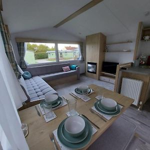 Woofles Luxury Caravan At Knaresborough Lido Exterior photo