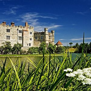 Leeds Castle Maiden'S Tower Panzió Maidstone Exterior photo