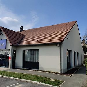 Kyriad Fontenay - Trésigny Hotel Exterior photo