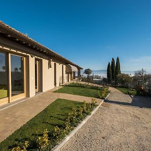 Agriturismo Umbrian Sunrise Apartman Cannara Exterior photo