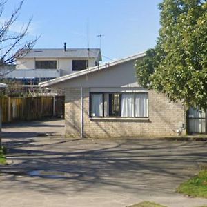 Papamoa Backpack House Hotel Exterior photo