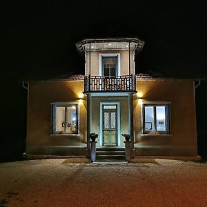 La Maison Fleur De Frangipanier Panzió Saint-Genix-sur-Guiers Exterior photo