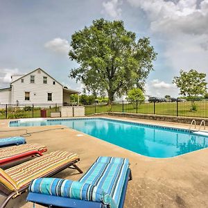 Cozy Missouri Retreat With Pool, Pond And Fire Pit! Apartman Berger Exterior photo