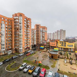 Comfortnaya Dwuhcomnatnaya Quartira Vozle Metro Akademgorodok Kijev Exterior photo