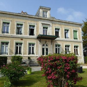 Chateau De Pougy Panzió Exterior photo