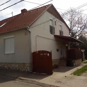 Budai Vám Apartmanház Hotel Pécs Exterior photo