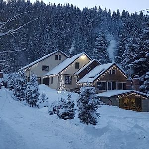 Pensiunea Zorile Tarcaului Schitu-Tarcău Exterior photo