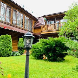 Budinok V Gorah Hotel Polyána Exterior photo