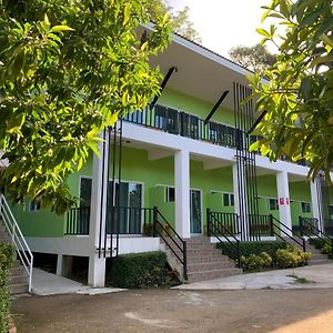 Somrudee Resort Nakhonnajok Exterior photo