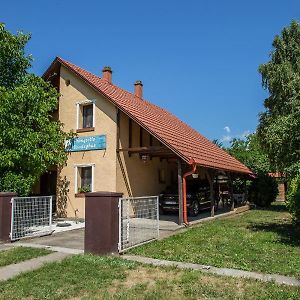 Aranysellő Vendégház Hotel Abádszalók Exterior photo