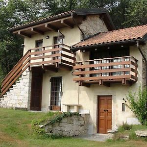 Holiday Home In Madonna Del Sasso 22866 Exterior photo