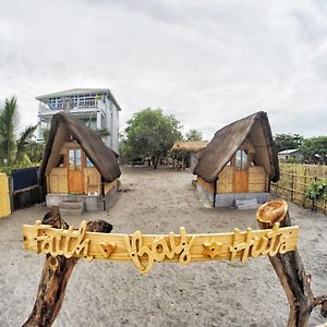 Beach Front Hut - Faith Bay Huts 1 Panzió Camiling Exterior photo