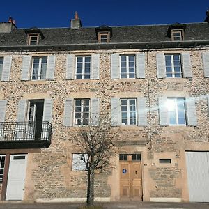 Gite Les Pieds Dans L'Olt - Ultreia Panzió Estaing  Exterior photo