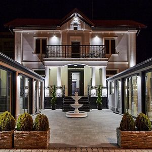 Хотел Паризи Hotel Kazanlak Exterior photo