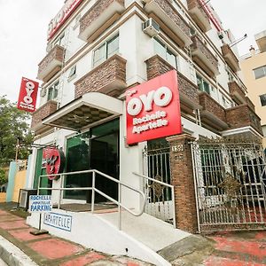 Oyo 117 Rochelle Apartelle Hotel Quezon City Exterior photo