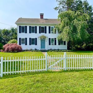 1860'S Colonial House Near Downtown And Beaches! Madison Exterior photo