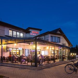 Simbad Hotel & Bar Superior Mosonmagyaróvár Exterior photo