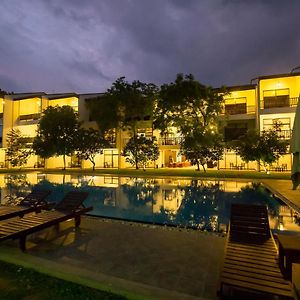 Grand Tamarind Lake Hotel Kataragama Exterior photo