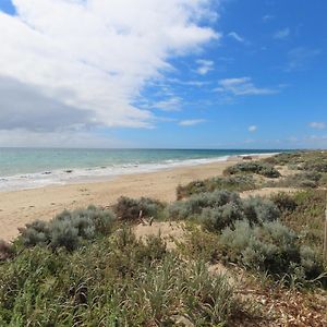 Madora Bay On The Beach Mandurah Exterior photo