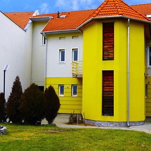 Pajkos Póni Vendégház Hotel Miskolc Exterior photo