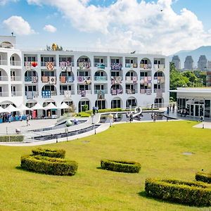 Golden Tulip Fab Hotel New Taipei Tansuj Exterior photo