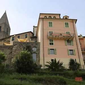 La Casa Rosa Panzió Pigna Exterior photo