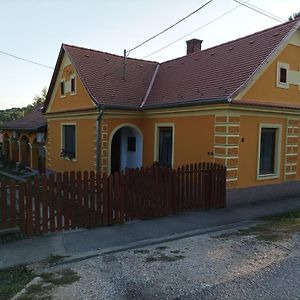 Nádkunyhó Vendégház Hotel Hegyhátszentjakab Exterior photo