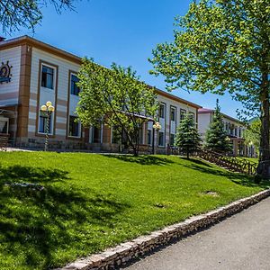 Лайнер Горный Курортный Комплекс Layner В Чимгане Hotel Exterior photo