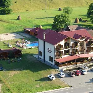 Hotel Carpathia Pálosremete Exterior photo