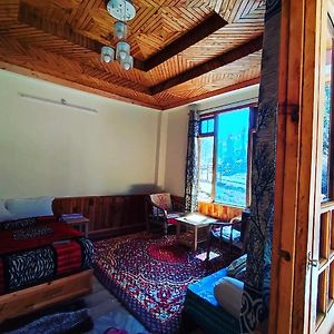 Alpine Homestay At Gadagusain Banjār Exterior photo